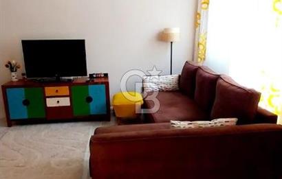 Foça Marsilya Meydanında Satılık Tadilatlı Eşyalı 1+1 Daire