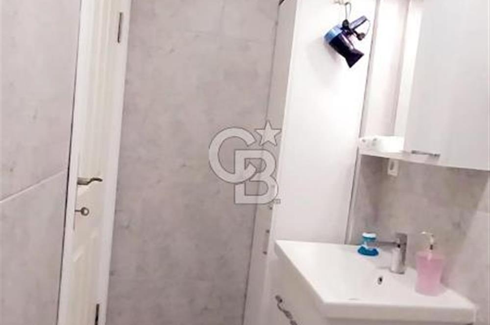 Foça Marsilya Meydanında Satılık Tadilatlı Eşyalı 1+1 Daire