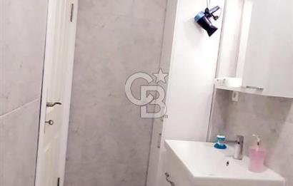 Foça Marsilya Meydanında Satılık Tadilatlı Eşyalı 1+1 Daire