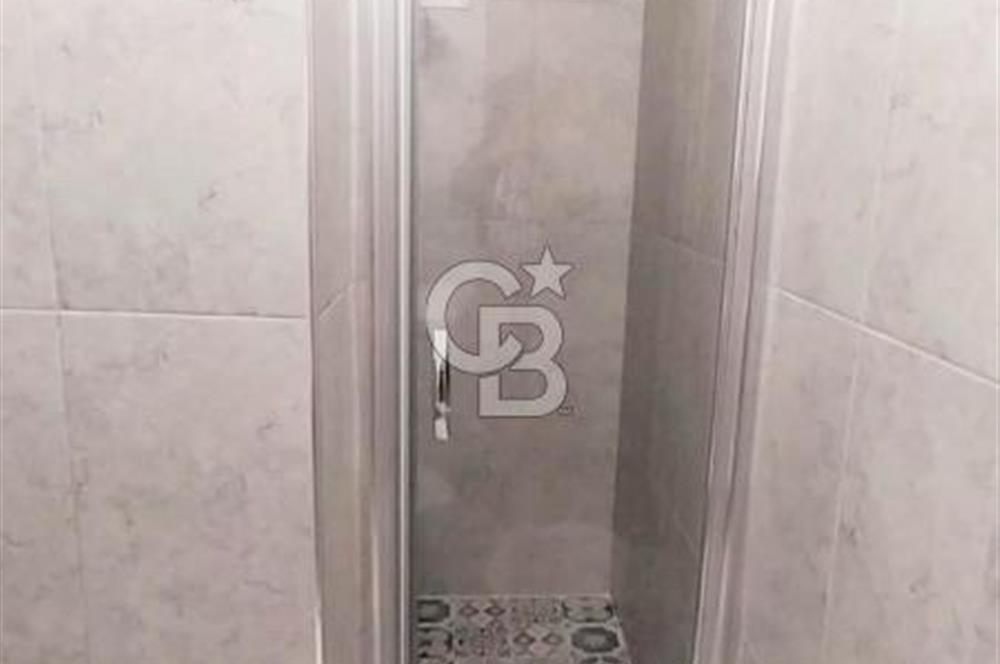 Foça Marsilya Meydanında Satılık Tadilatlı Eşyalı 1+1 Daire