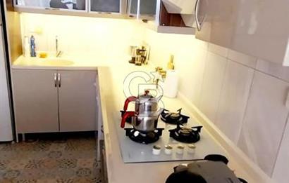 Foça Marsilya Meydanında Satılık Tadilatlı Eşyalı 1+1 Daire