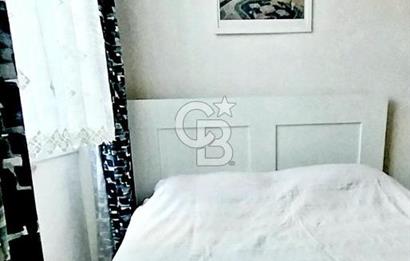 Foça Marsilya Meydanında Satılık Tadilatlı Eşyalı 1+1 Daire