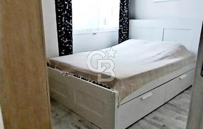 Foça Marsilya Meydanında Satılık Tadilatlı Eşyalı 1+1 Daire