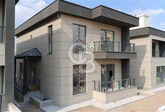 YENİ BAĞLICA'DA MERKEZİ KONUMDA CADDE ÜZERİ SATILIK VİLLA 