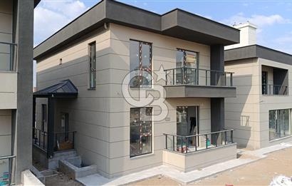 YENİ BAĞLICA'DA MERKEZİ KONUMDA CADDE ÜZERİ SATILIK VİLLA 