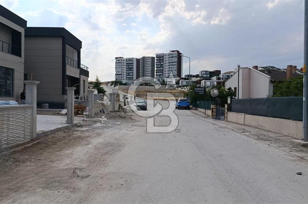 YENİ BAĞLICA'DA MERKEZİ KONUMDA CADDE ÜZERİ SATILIK VİLLA 