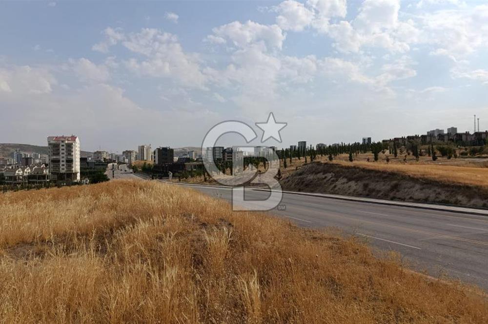YENİ BAĞLICA'DA MERKEZİ KONUMDA CADDE ÜZERİ SATILIK VİLLA 