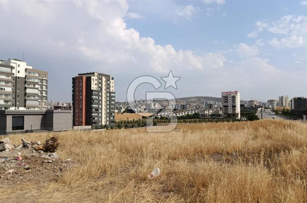 YENİ BAĞLICA'DA MERKEZİ KONUMDA CADDE ÜZERİ SATILIK VİLLA 