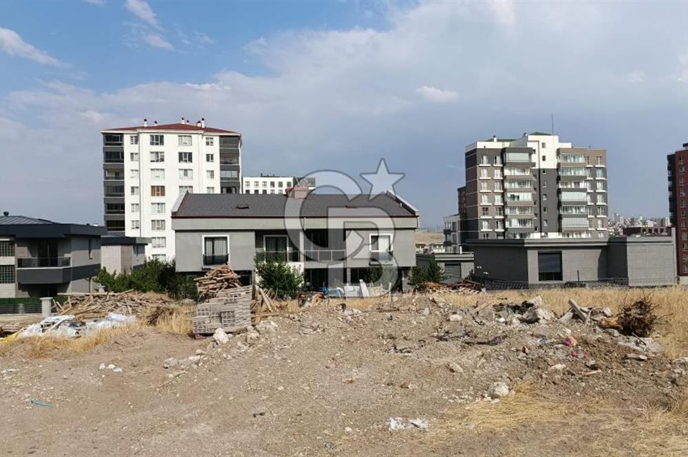 YENİ BAĞLICA'DA MERKEZİ KONUMDA CADDE ÜZERİ SATILIK VİLLA 