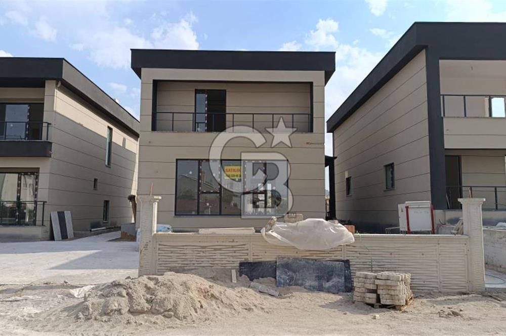 YENİ BAĞLICA'DA MERKEZİ KONUMDA CADDE ÜZERİ SATILIK VİLLA 