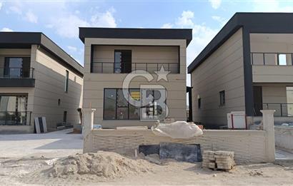 YENİ BAĞLICA'DA MERKEZİ KONUMDA CADDE ÜZERİ SATILIK VİLLA 