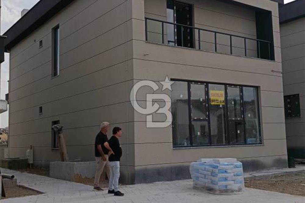 YENİ BAĞLICA'DA MERKEZİ KONUMDA CADDE ÜZERİ SATILIK VİLLA 
