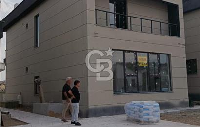 YENİ BAĞLICA'DA MERKEZİ KONUMDA CADDE ÜZERİ SATILIK VİLLA 