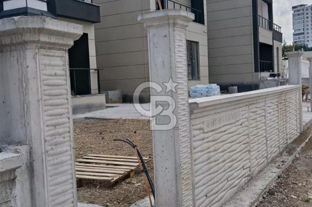 YENİ BAĞLICA'DA MERKEZİ KONUMDA CADDE ÜZERİ SATILIK VİLLA 