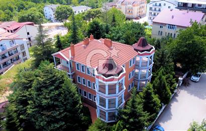 BAŞİSKELE BARBAROS MAHALLESİNDE KÖŞK - 1807 m² ARSA İÇİNDE