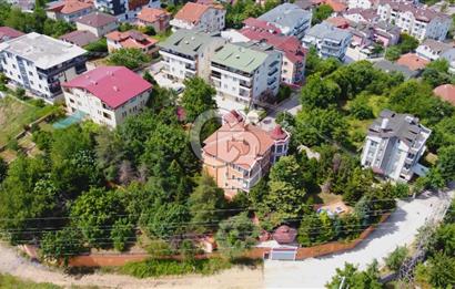 BAŞİSKELE BARBAROS MAHALLESİNDE KÖŞK - 1807 m² ARSA İÇİNDE