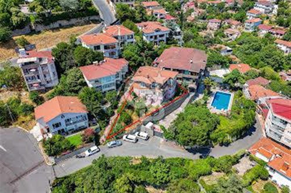 Sarıyer Büyükdere’de Boğaz manzaralı Satılık bina