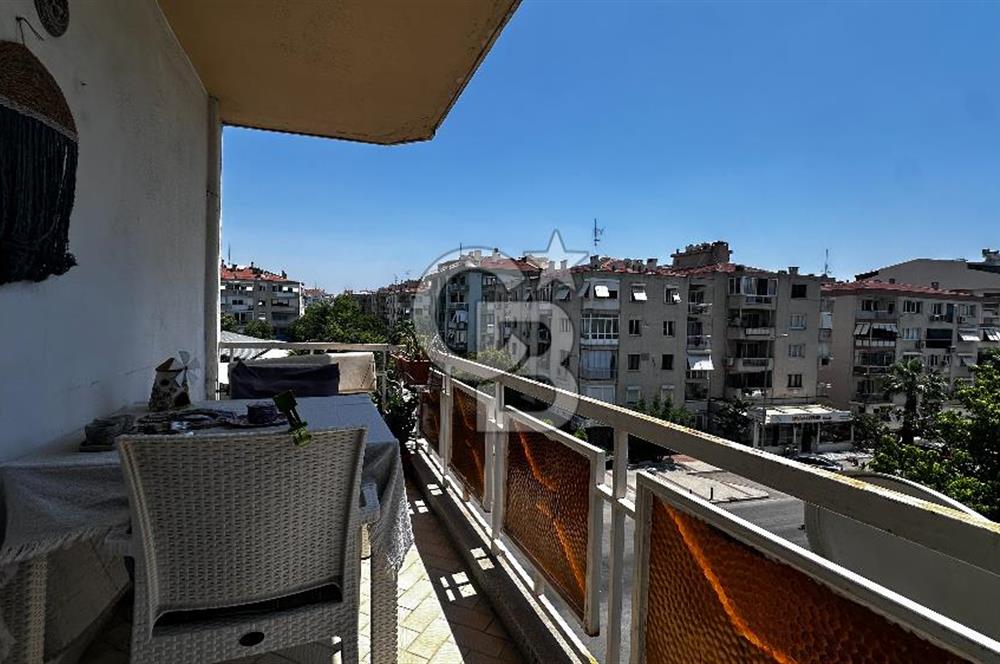 Karşıyaka Bahçelievler Ferah Önü Açık 2 WC ve Banyo 140 m2 Daire