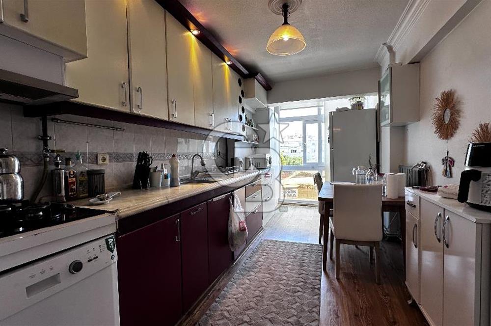 Karşıyaka Bahçelievler Ferah Önü Açık 2 WC ve Banyo 140 m2 Daire
