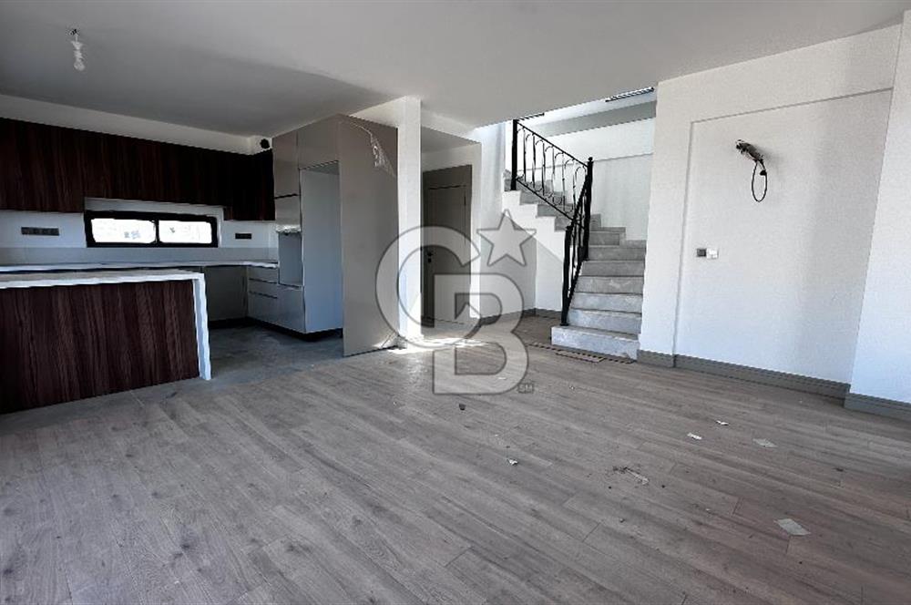 Foça Gerenköy Tam Müstakil 3+1 2 Banyo&WC  Site İçi Ortak Havuzlu