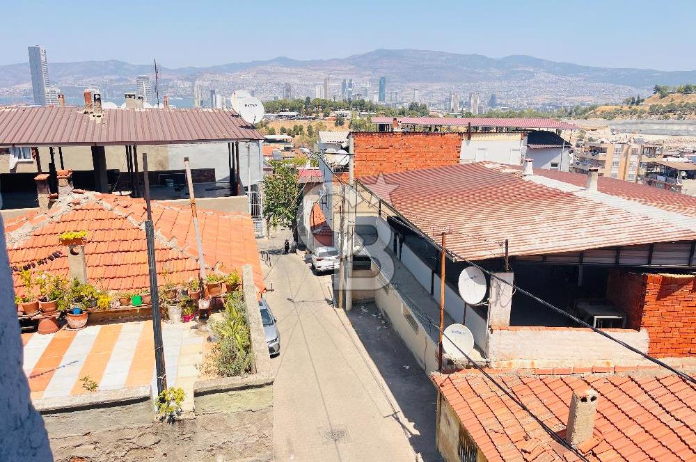 Konak Gültepe'de 2 Katlı 2 Daireli Teraslı Komple Satılık Bina 