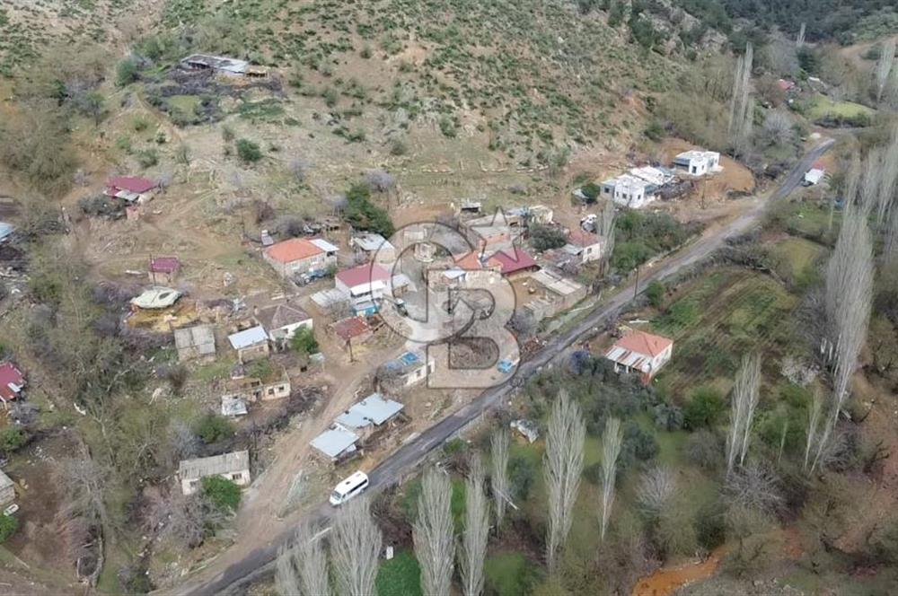 ÇANAKKALE AYVACIK KESTANELİK KÖYÜ SATILIK KERPİÇ EV VE ARSASI