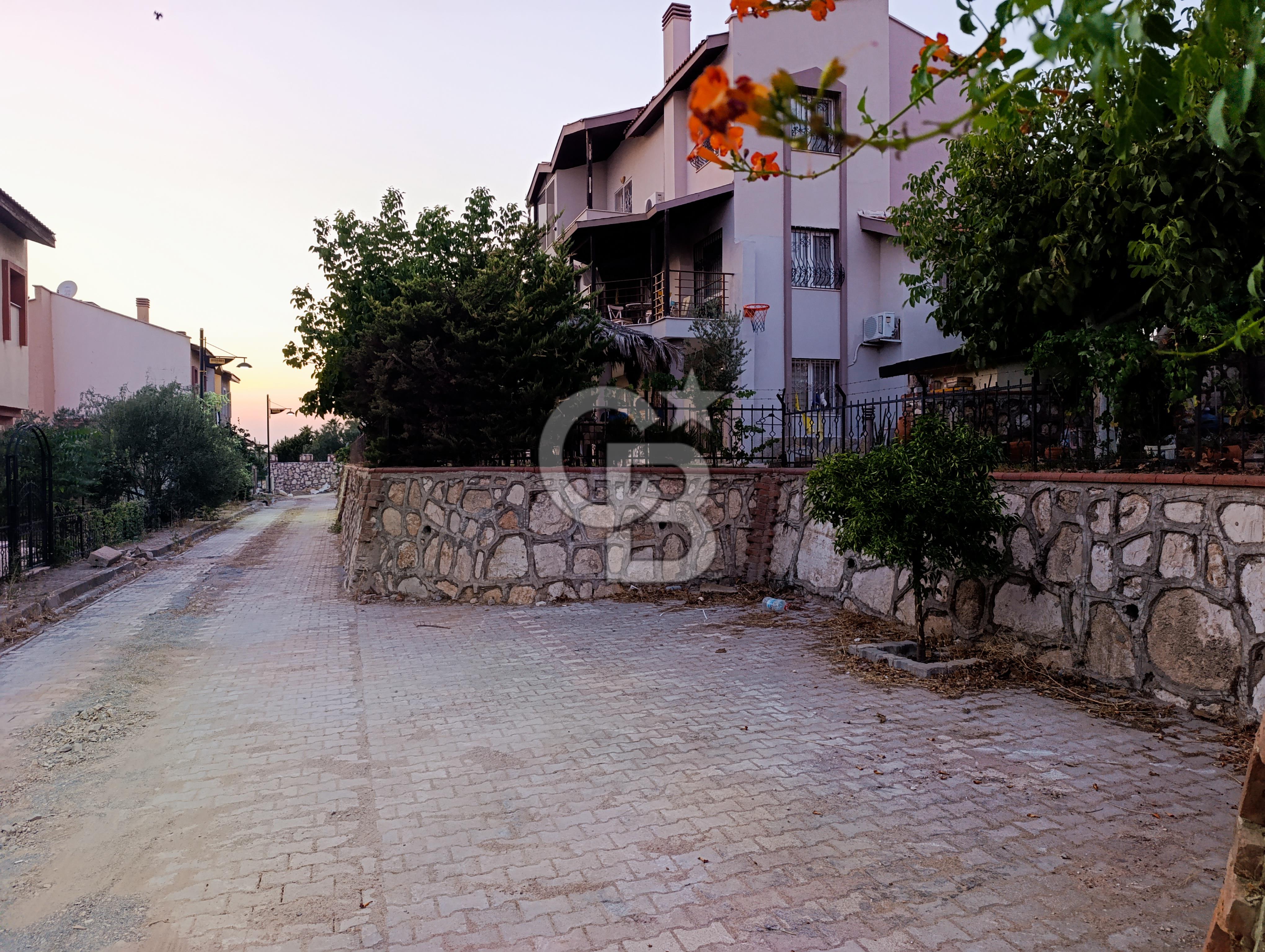 Villakent de Satılık 4+1 Köşe Villa