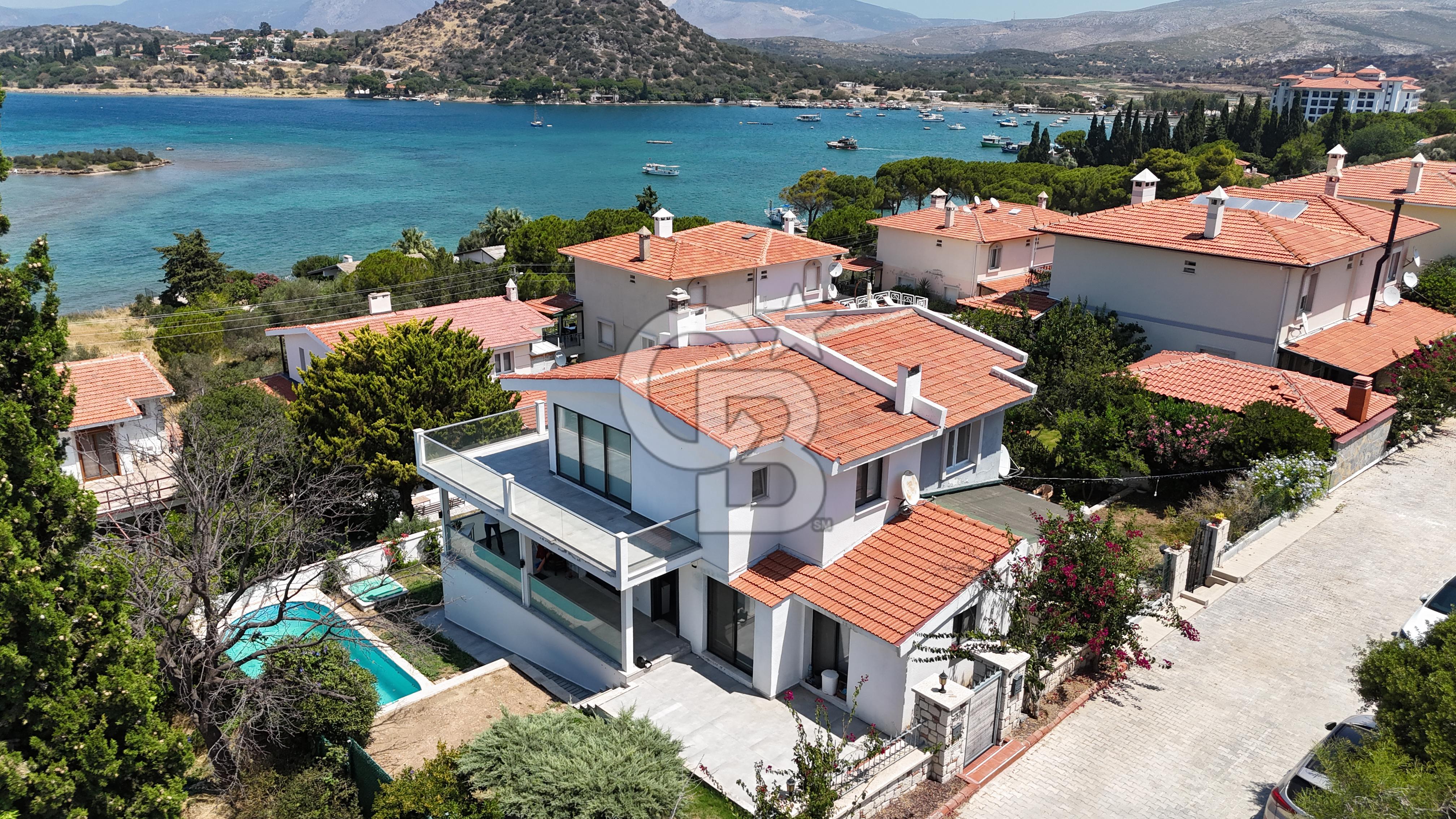 Çeşme Ildır'da Deniz Manzaralı Satılık 3+1 Villa ....