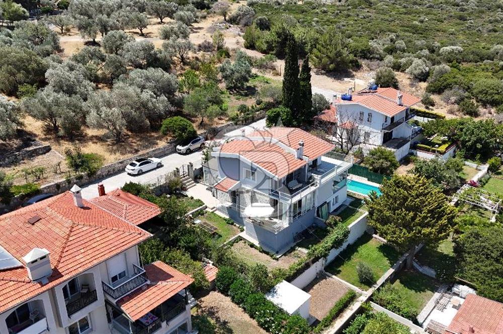 Çeşme Ildır'da Deniz Manzaralı Satılık 3+1 Villa ....