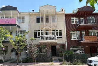 GORDİON AVM KARŞISI – KAFKAS SİTESİ’NDE 3 KATLI MÜSTAKİL BİNA!
