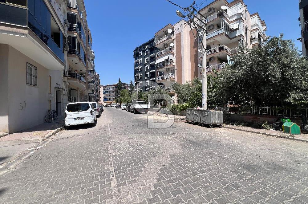Karşıyaka Şemiklerde 3 cephe Satılık Dükkan