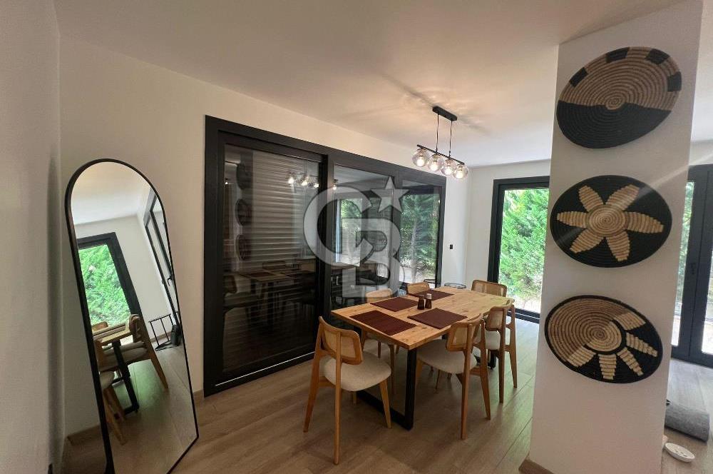 Çeşme 16 Eylül Mah. Havuzlu, Eşyalı Satılık Lüx 3+1 Villa