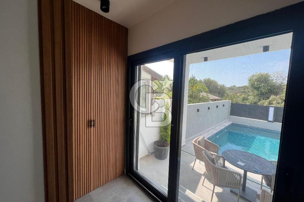 Çeşme 16 Eylül Mah. Havuzlu, Eşyalı Satılık Lüx 3+1 Villa