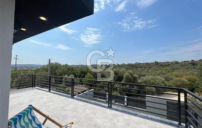 Çeşme 16 Eylül Mah. Havuzlu, Eşyalı Satılık Lüx 3+1 Villa