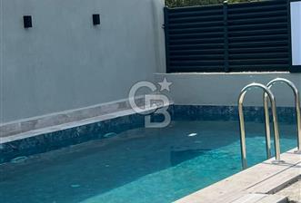 Çeşme 16 Eylül Mah. Havuzlu, Eşyalı Satılık Lüx 3+1 Villa