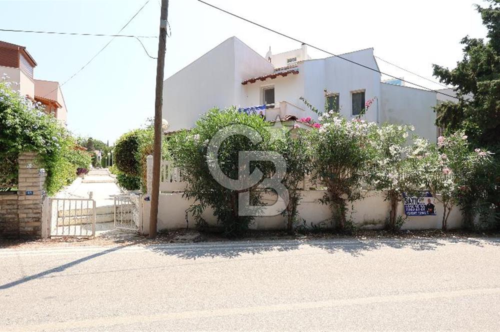 Çeşme Paşalimanı Folkart'a komşu site içi satılık villa fırsatı