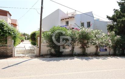 Çeşme Paşalimanı Folkart'a komşu site içi satılık villa fırsatı