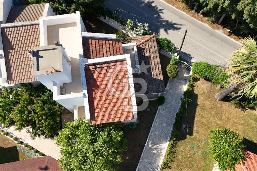 Çeşme Paşalimanı Folkart'a komşu site içi satılık villa fırsatı