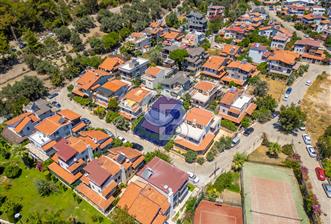 MENDERES ÖZDERE ' DE SATILIK TRİPLEKS VİLLA