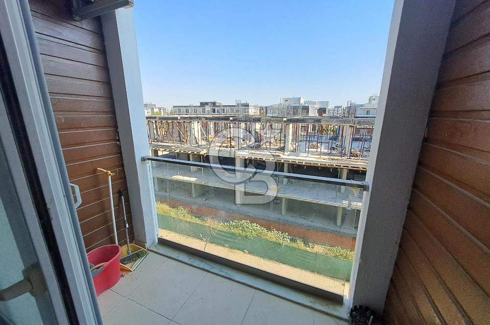 Seyrek´ te Havuzlu Yeşillikli Sitede Eşyalı 1+1 Kiralık Daire 