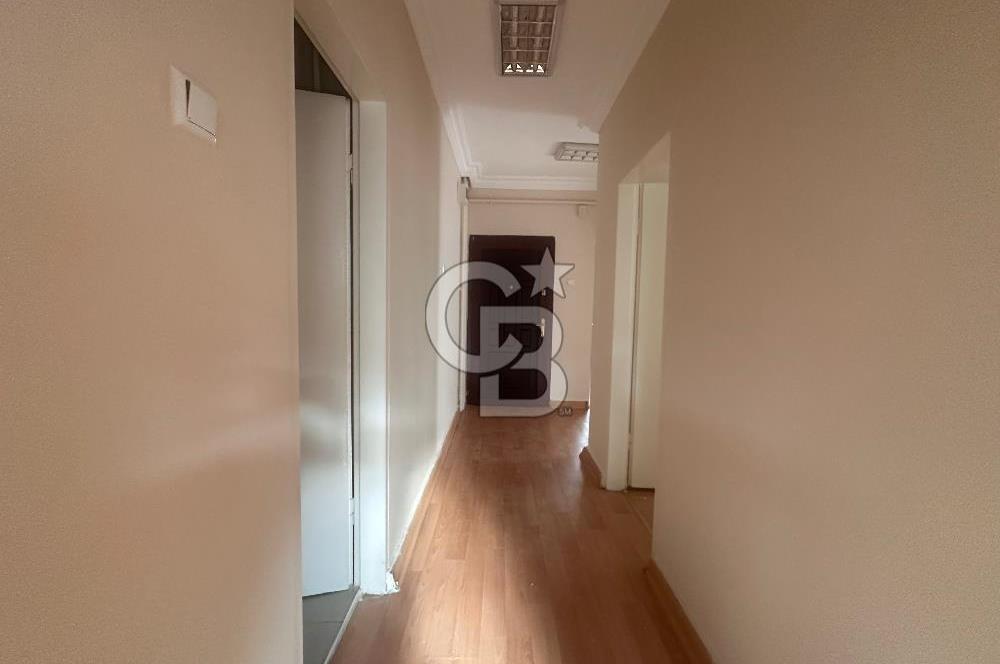 Menekşe-2'de Asansörlü İş Merkezinde Kiralık 2+1 Ofis