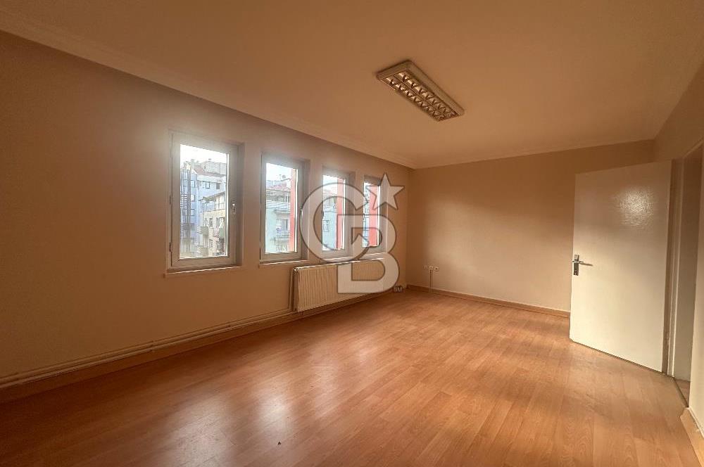 Menekşe-2'de Asansörlü İş Merkezinde Kiralık 2+1 Ofis