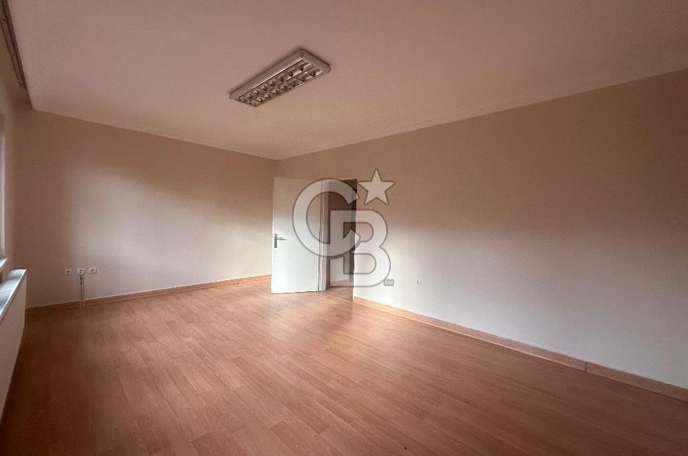 Menekşe-2'de Asansörlü İş Merkezinde Kiralık 2+1 Ofis