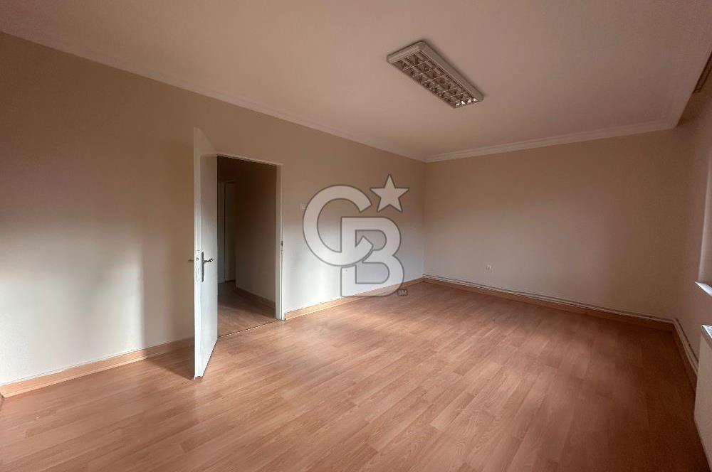 Menekşe-2'de Asansörlü İş Merkezinde Kiralık 2+1 Ofis