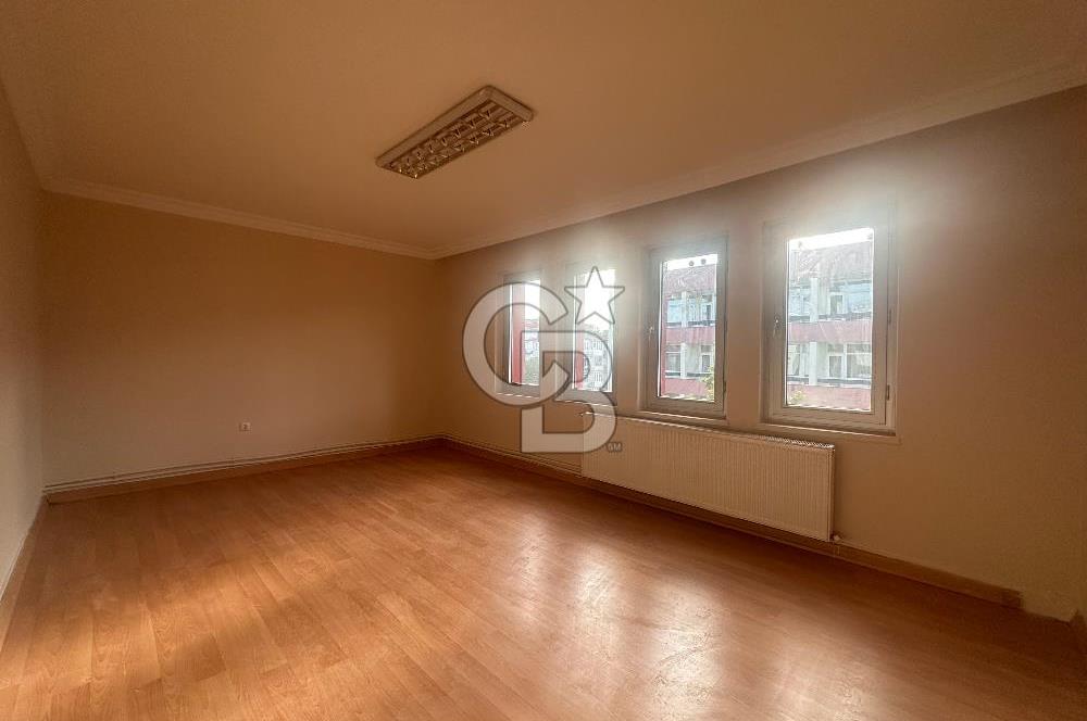 Menekşe-2'de Asansörlü İş Merkezinde Kiralık 2+1 Ofis