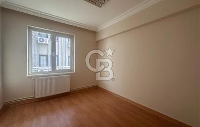 Menekşe-2'de Asansörlü İş Merkezinde Kiralık 2+1 Ofis