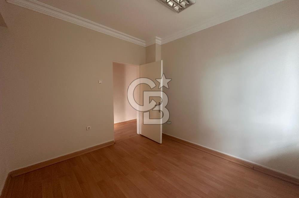Menekşe-2'de Asansörlü İş Merkezinde Kiralık 2+1 Ofis