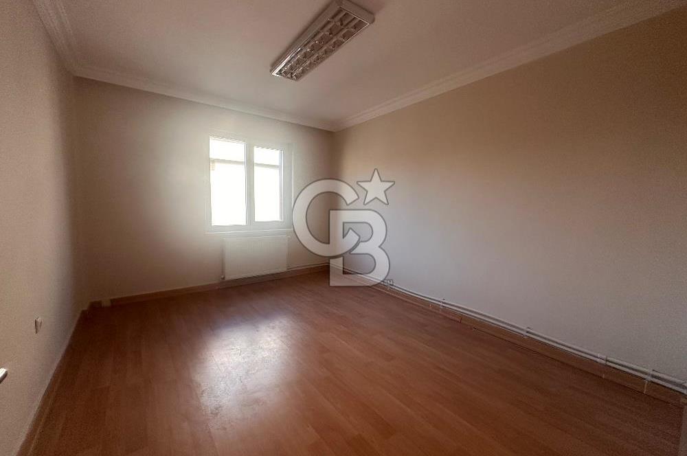 Menekşe-2'de Asansörlü İş Merkezinde Kiralık 2+1 Ofis