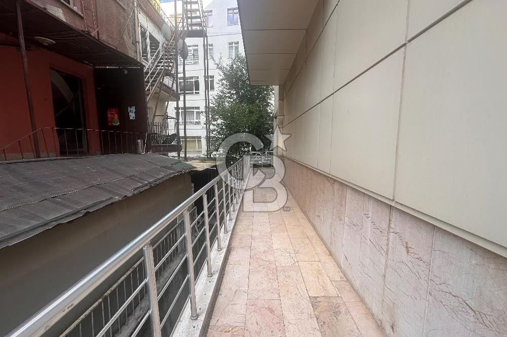 Menekşe-2'de Asansörlü İş Merkezinde Kiralık 2+1 Ofis