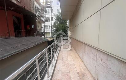 Menekşe-2'de Asansörlü İş Merkezinde Kiralık 2+1 Ofis